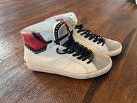 Crime London Sneaker Größe 42 wie neu weiß rot schwarz Nieten Hessen - Heidenrod Vorschau