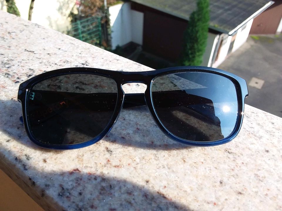 Superdry Sonnenbrille sds rockstar 106 cat. 3 schwarz, Bügel blau in Düsseldorf