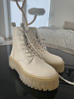 Neu Bershka Stiefeletten weiß (Dr Martens Style ) Plateau Hessen - Frankenberg (Eder) Vorschau