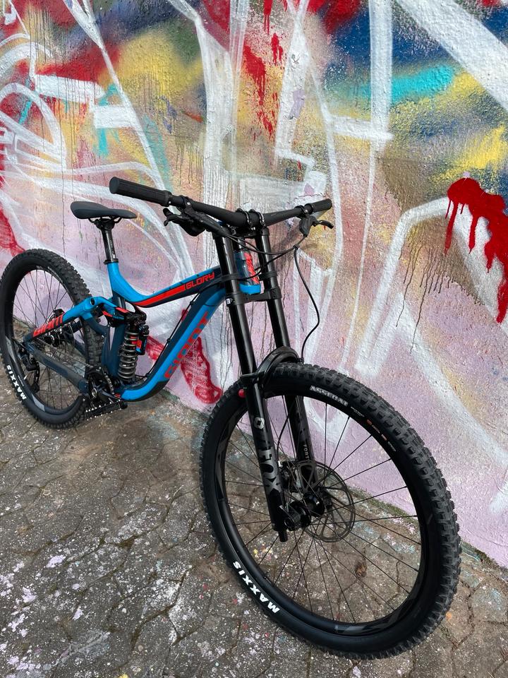Giant Glory L Mullet 29/27,5Zoll  FOX Downhill Rad Neuaufbau in Wiesbaden