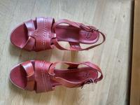 Tolle rote Ledersandalen von Bata, Gr. 40 München - Pasing-Obermenzing Vorschau