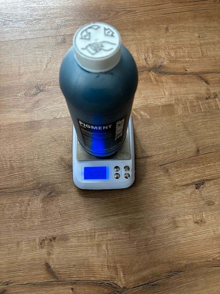 Jesmonite Pigmebt blau 1kg Flasche fast voll in Hamburg
