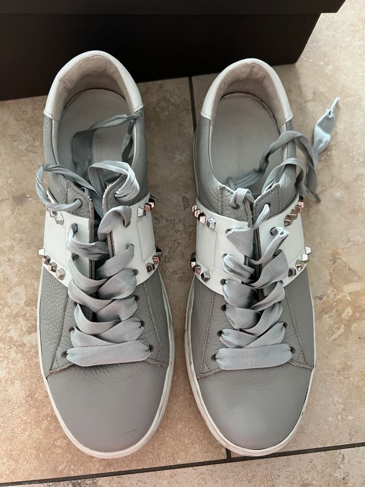 Kennel Schmenger Damen Schuhe Sneaker 38 grau weiß Nieten in Werne