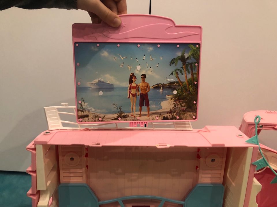 Barbie Schiff Traumschiff mit Taschenlampen-Kamera & Sound & Pool in Mönchengladbach