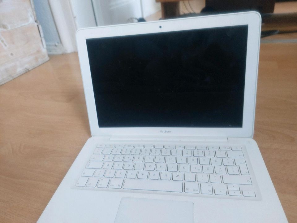 Apple MacBook 2009 in Minden