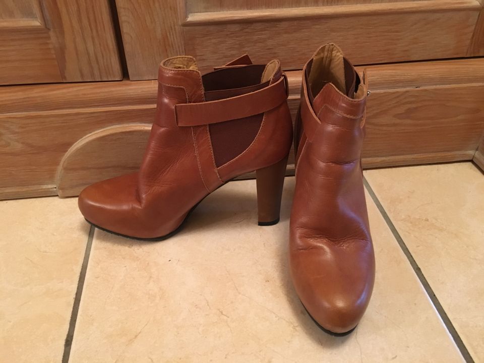 Neu Italy Moda Stiefeletten braun cognac Gr.37 Leder in Schwarzenbruck