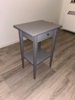 IKEA Hemnes Nachttisch / Ablagetisch, grau lasierte Nordrhein-Westfalen - Hilden Vorschau