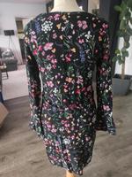 Amisu Blumenkleid Langarm Mit Gürtel Gr. 36 Bayern - Veitsbronn Vorschau