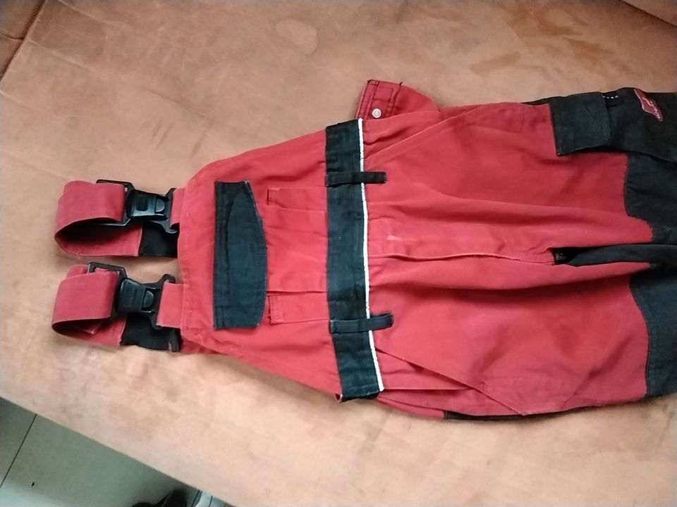 Engelbert Strauss Latzhose 86/92 rot und grün in Großlangheim