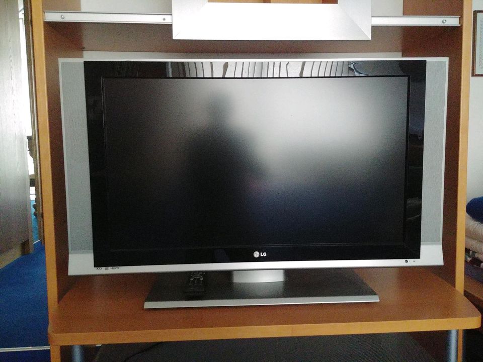 LG 37LC3R LCD -Fernsehgerät in Hanau