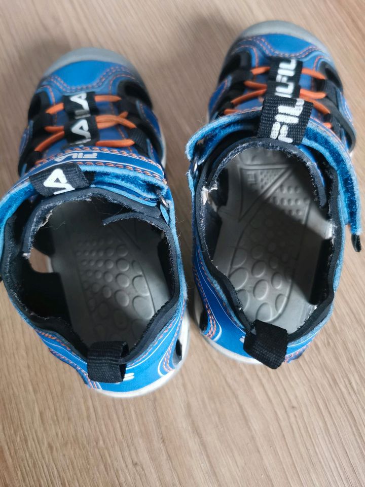 Fila Kinder Sandalen Gr. 24 in Helsa