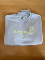 Nike „Be Kind“ Sweatshirt in lavendel in Gr. M NEU Baden-Württemberg - Remchingen Vorschau