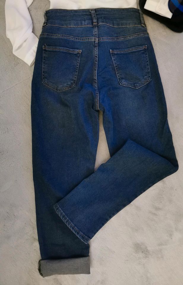 Jeans Skinni Gr 26 mit hohem Bund in Fürstenwalde (Spree)