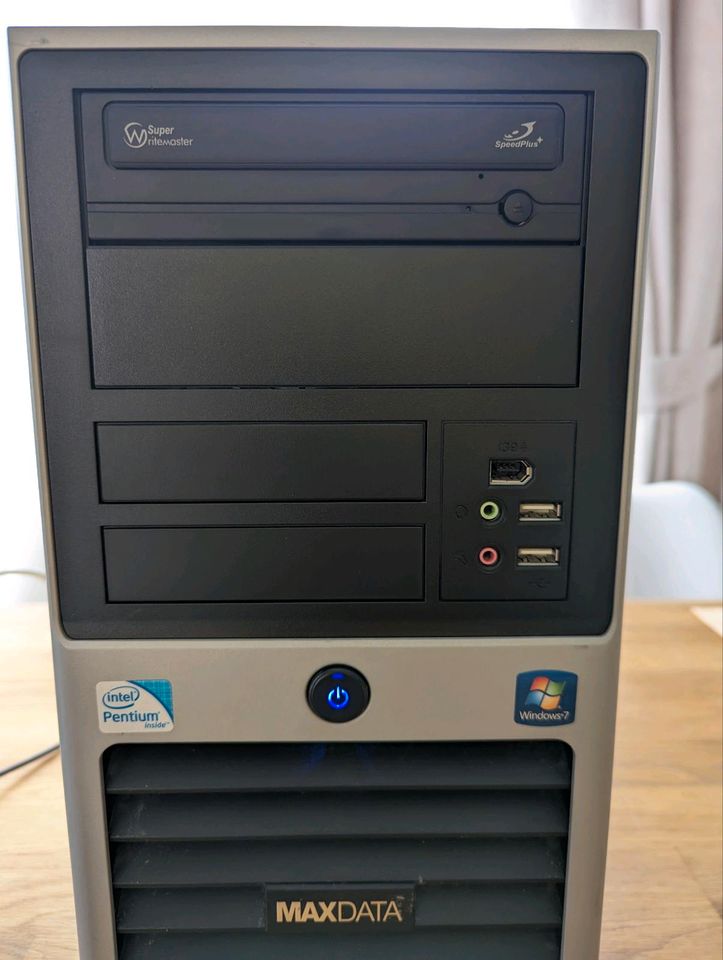 PC mit Monitor, Windows 10 Pro in Schönefeld