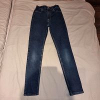 Dunkelblaue Skinnyjeans in Gr.146 Berlin - Schöneberg Vorschau