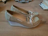 Schuhe / Pumps / Keilabsatz /Sketchers Sachsen - Amtsberg Vorschau