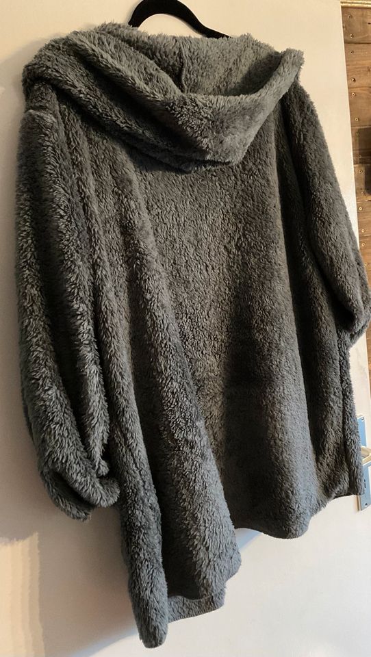 Teddy cardigan Jacke Kapuze Taschen Größe XL in Elmenhorst bei Grevesmühlen