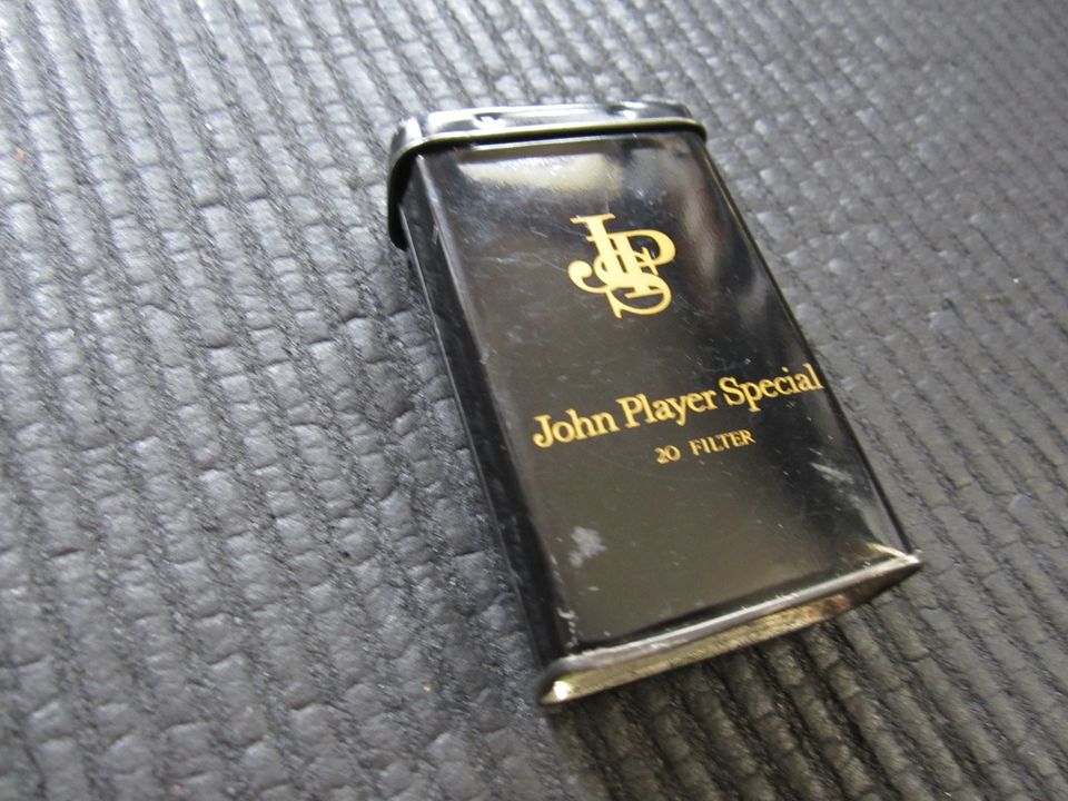 JPS - John Player Special Metall Zigaretten Schachtel Dose in Göttingen