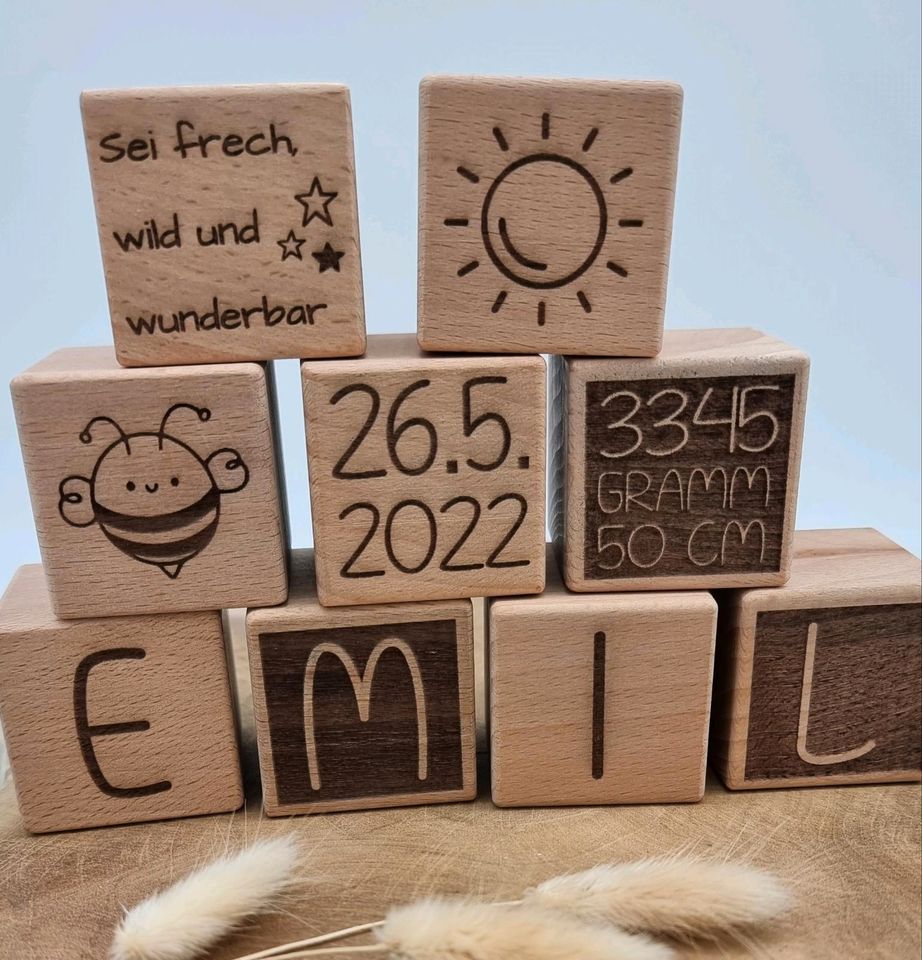Holzwürfel mit Namen personalisiert Geburtswürfel Bausteine Baby in Wienburg
