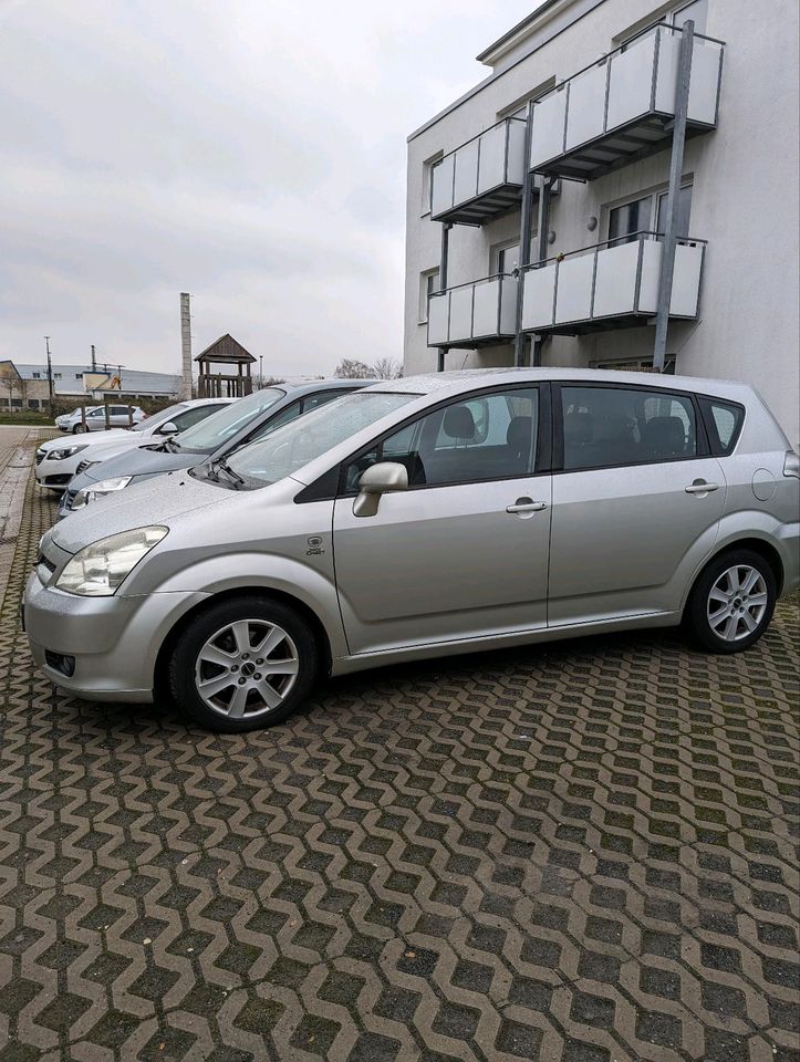 Toyota Corolla Verso 7sitze in Ronnenberg