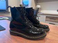 Dr. Martens Lack Leder Damen Stiefel Gr. 40 Nordrhein-Westfalen - Marl Vorschau