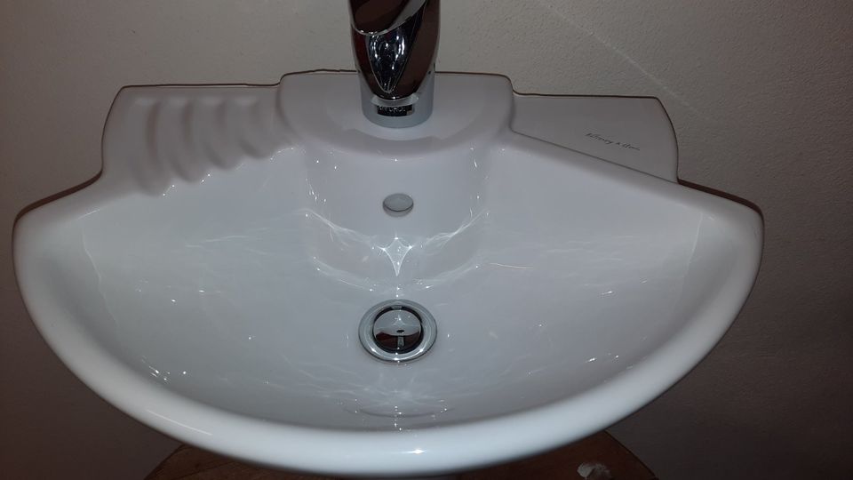 kleines Waschbecken Zenith Villeroy & Boch mit Mischbatterie NEU in Königsbrück