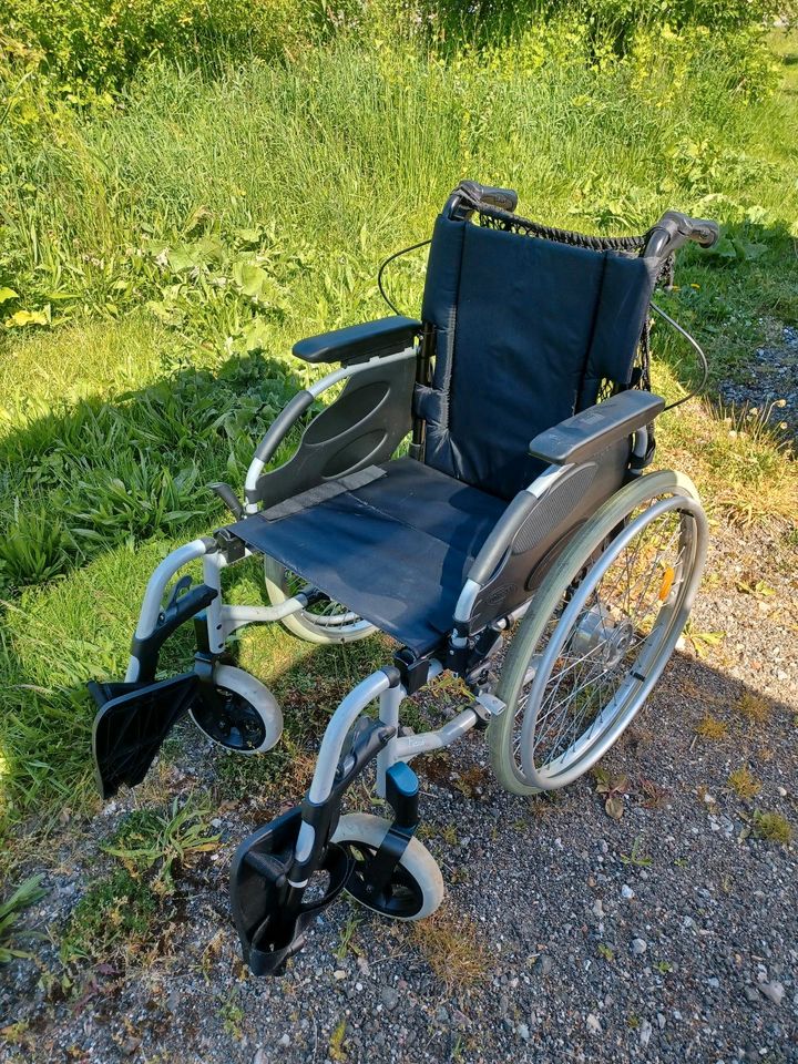 Rollstuhl ohne E Antrieb in Grömitz