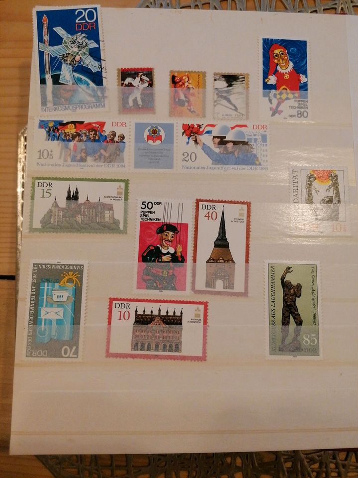 Diverse DDR Briefmarken im Album in Siegen