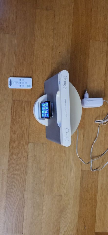 Apple iPod touch 4G 32GB Schwarz + Sony Docking Station Weiß in Starnberg