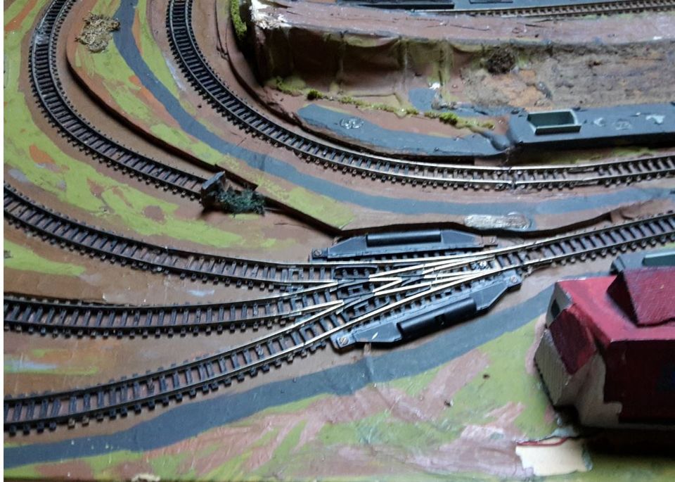 ⚠️ Modelleisenbahn Spur N Minitrix: Landschaft, Schienen, Gebäude in Nieder-Olm