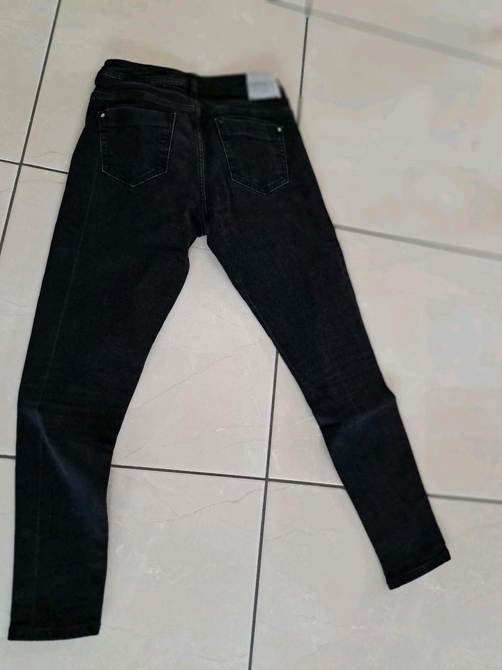 Skinny Jeans Zara Größe 38 schwarz-grau in Theilheim