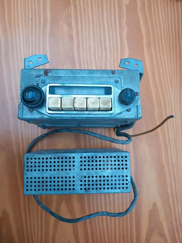 Oldtimer Radio, altes Blaupunkt Hamburg Autoradio mit Zerhacker in Hameln