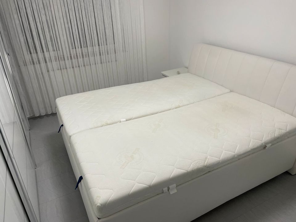 Weißes Bett mit Bettkasten in Nürnberg (Mittelfr)