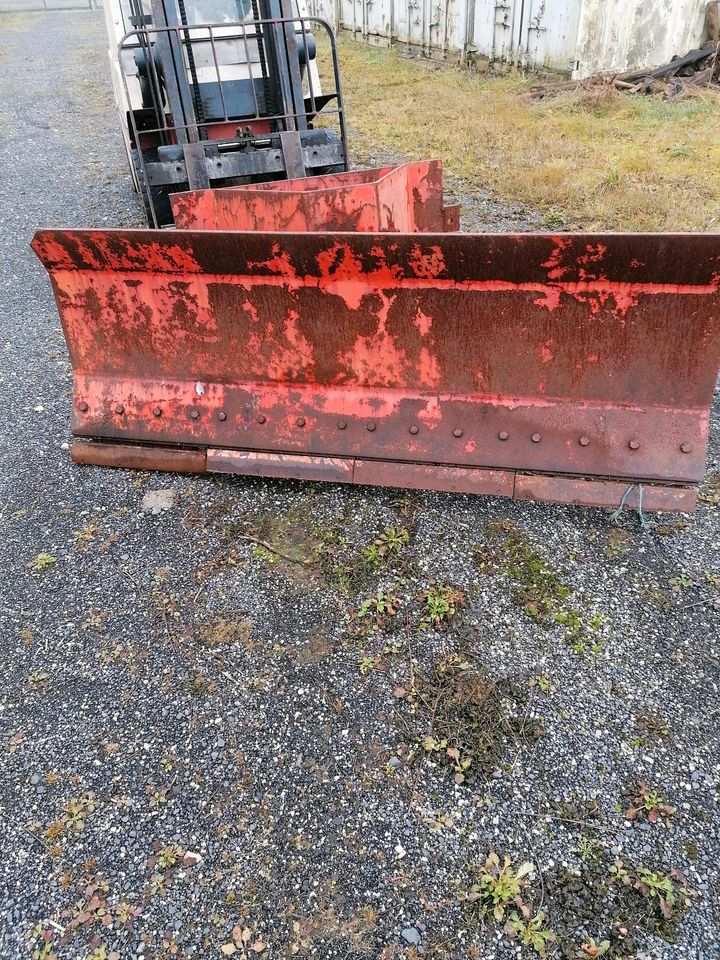 Massives Schneeschild für Gabelstapler in Rosbach (v d Höhe)