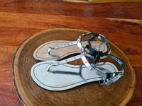 Metallic silberne Zehentrenner Sandalen von Diesel Gr. 36 Baden-Württemberg - Göppingen Vorschau