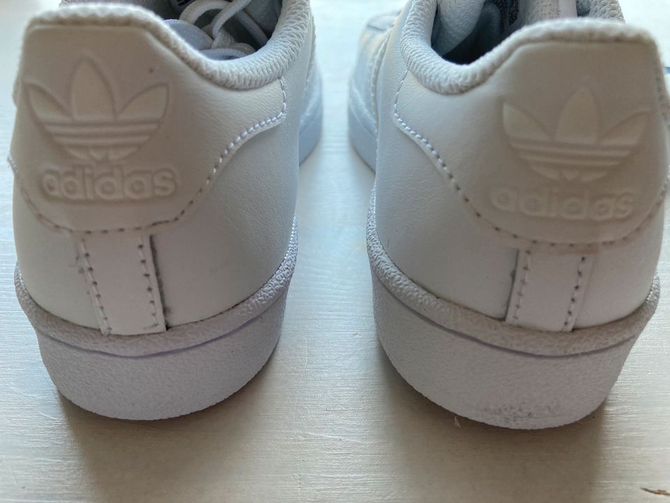 Adidas - Superstar - Größe 30 - weiß - Neu mit Etikett in Auetal