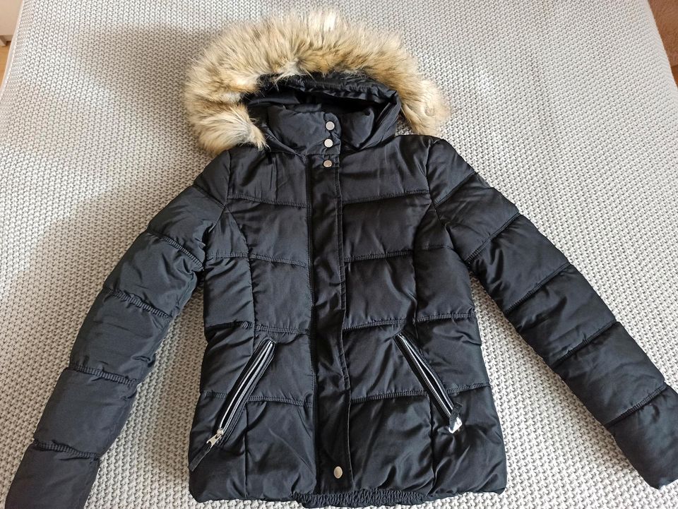 S.Oliver, Soliver, kurze Winterjacke, schwarz, Kapuze, Größe XS in Wolfratshausen