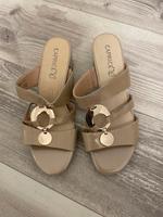 Caprice Sandalen beige Gold Lack 40 neu Hessen - Niedenstein Vorschau