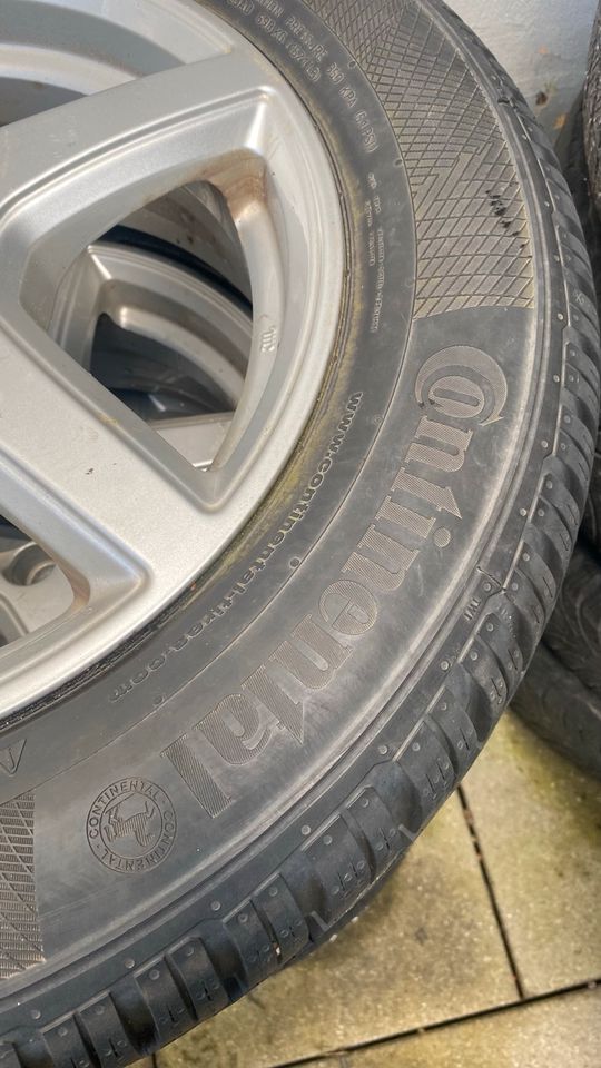 Mercedes Benz Alufelgen 195/65 R 15 MS Winterreifen in Karlsdorf-Neuthard