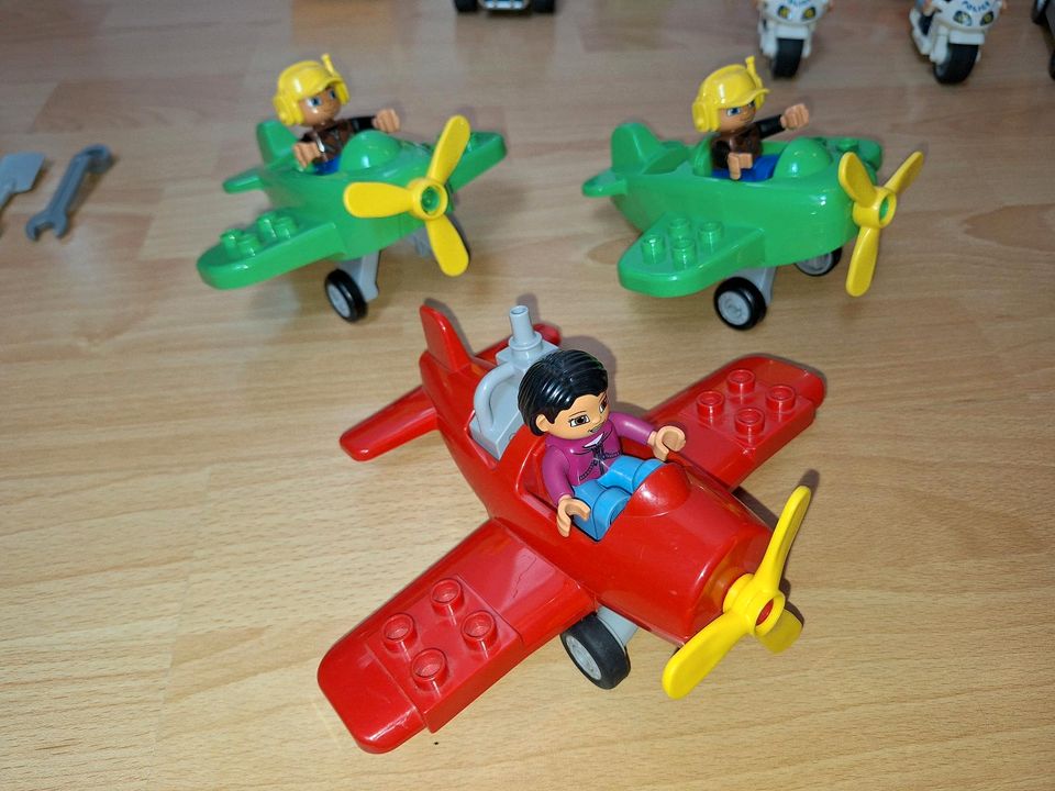 Lego Duplo Fahrzeuge und Figuren in Wülfrath