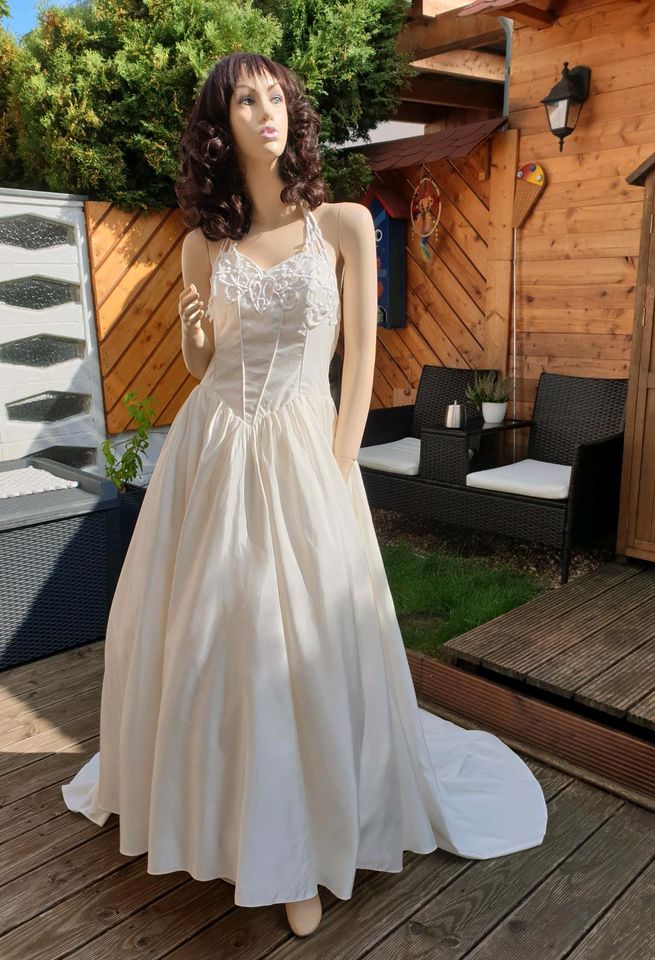 Brautkleid ❤️ "Bella Paris" 40/42 Wildseide cremeweiß Neckholder in Grasbrunn