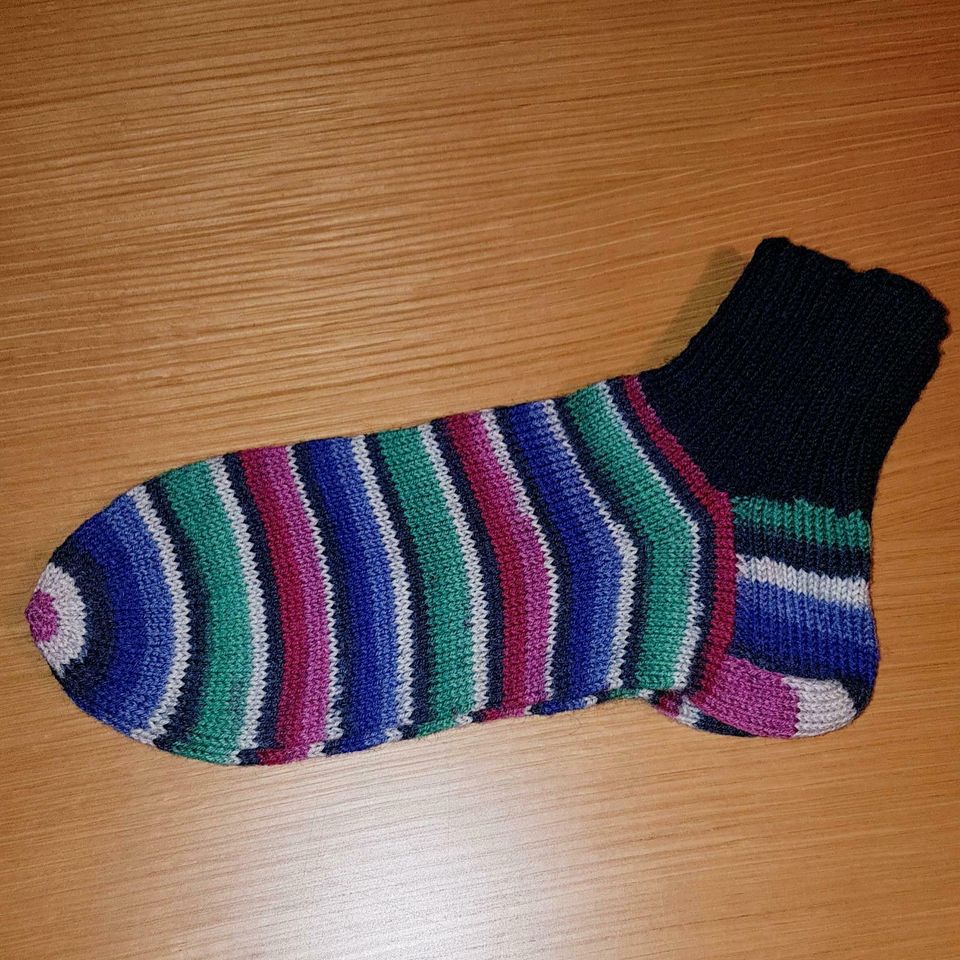 Handgestrickte Socken a. Regia-Wolle, Gr. 40 in Bad Münstereifel