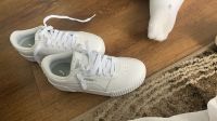 Neue weiße Sneaker Sportschuhe von PUMA in Gr. 35,5 Hessen - Bebra Vorschau