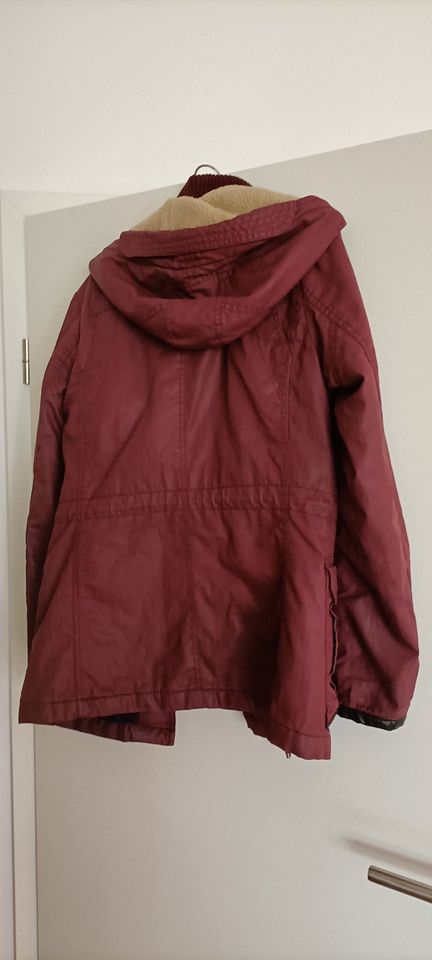 Review Weinrote Winterjacke in Speyer