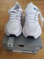 Neue Damen ADIDAS Questar Gr.41 1/3 Hessen - Langenselbold Vorschau