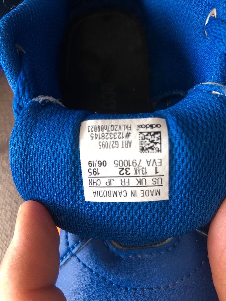 adidas Sneaker Größe 32 in Blau in Gablingen