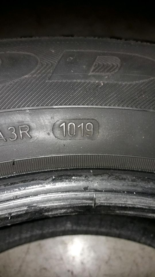 2 Goodyear 215/60R17 96V Allwetter in Hechingen