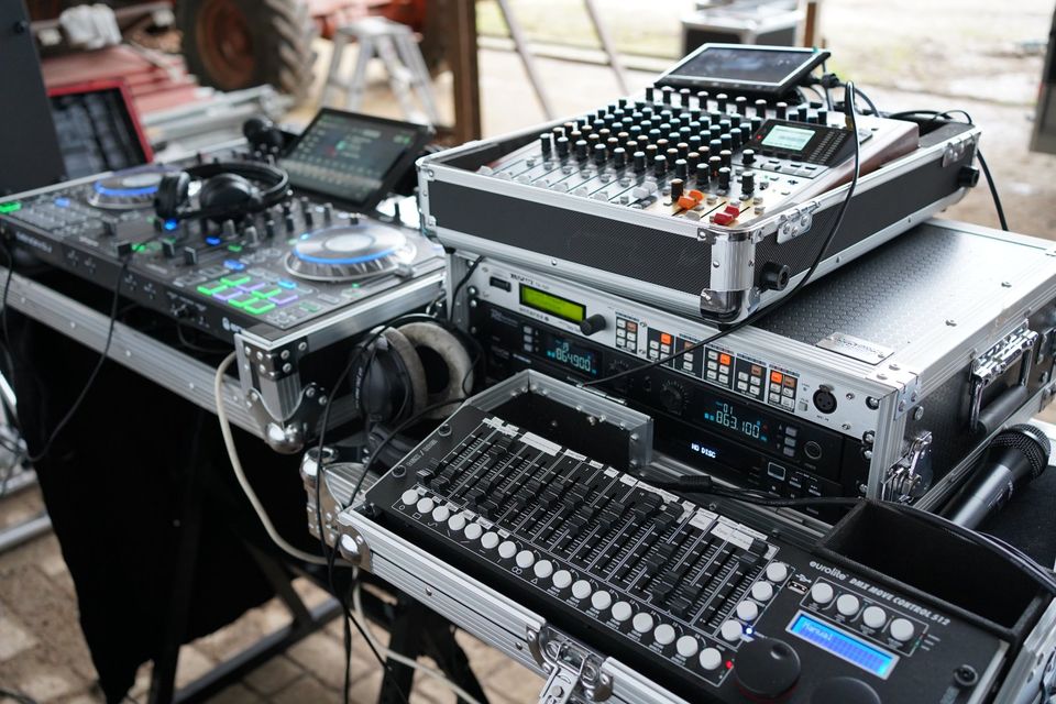 DJ für Ihre Feier inklusive Licht und Tontechnik in Badendorf Holstein