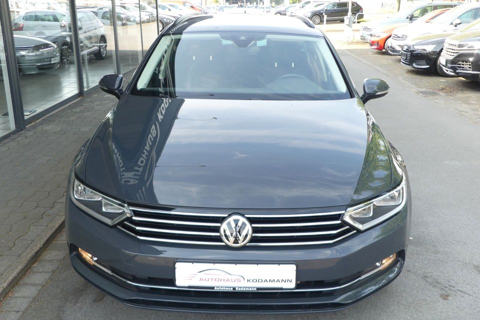 Volkswagen Passat Variant Comfort 2.0 TDI*Navi*ACC*Cam*AHK in Rheda-Wiedenbrück