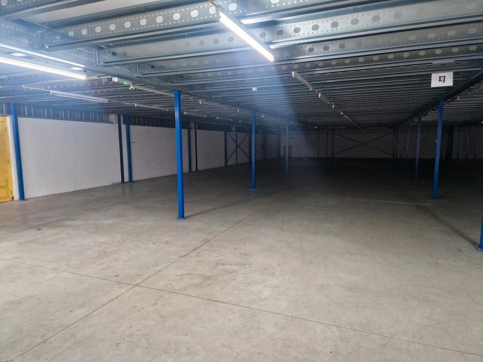 660m2 Lagerbühne mit 2 Treppen, Handläufen, Holzbodenplatten in Hamburg